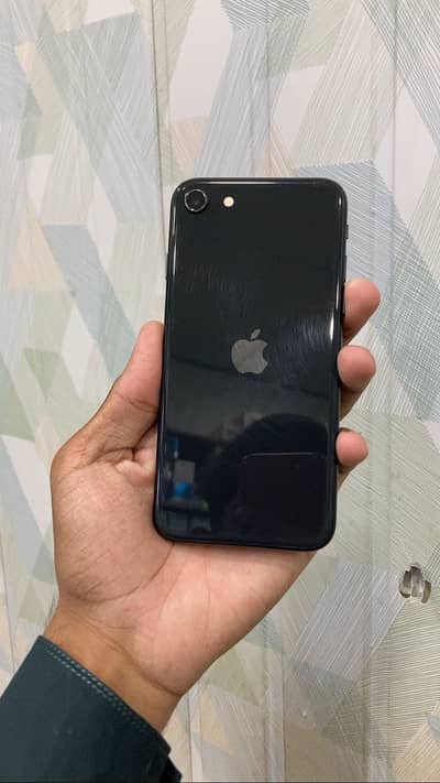 i Phone SE duail sim pta water pack urgent sall