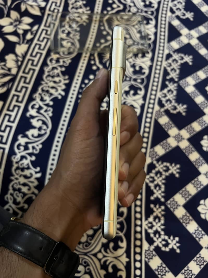 Google Pixel 7 4