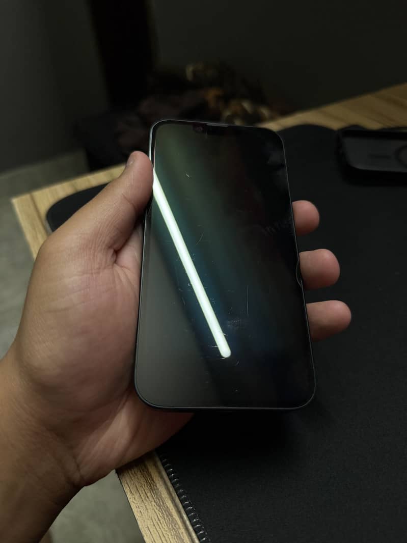 Apple iPhone 16e 1
