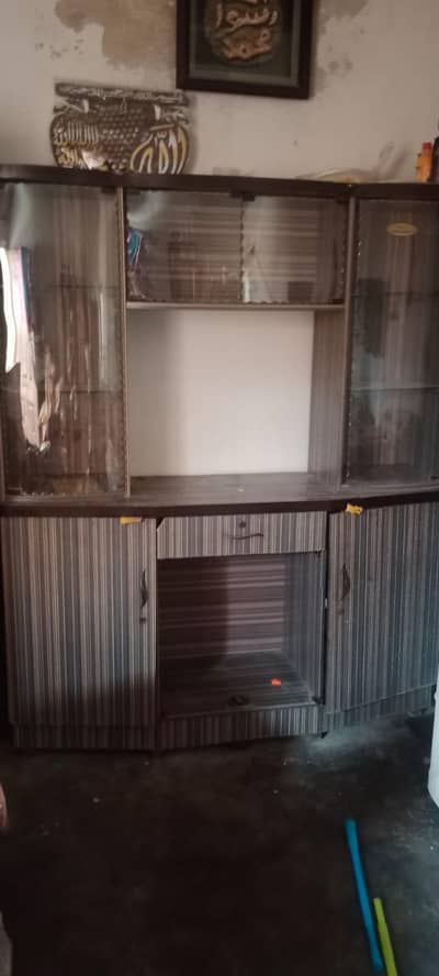 divider and dressing table for sale
