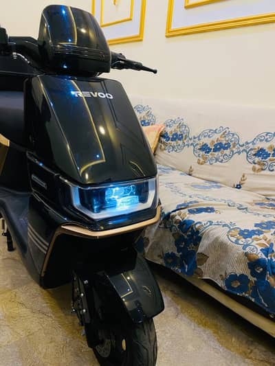 New REVO A12 Scooty / 2 Years Warrenty