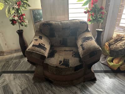 1 seater sofa used but almost brand new