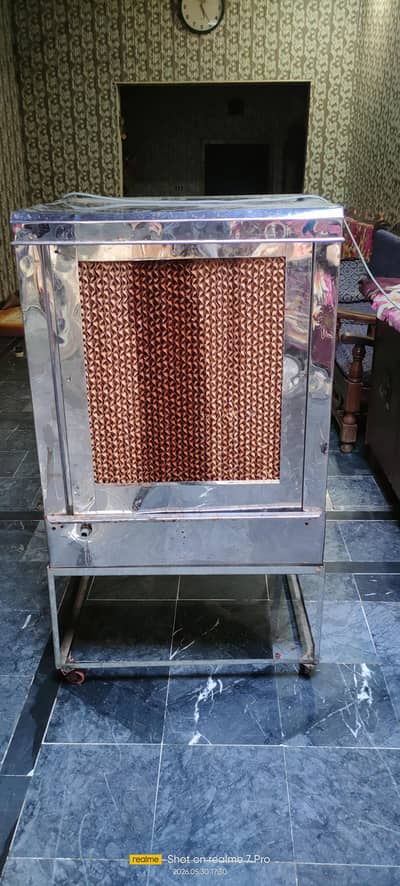 koi kisi kisam ka msla nhi ha steel body side pani wali jali b achi h