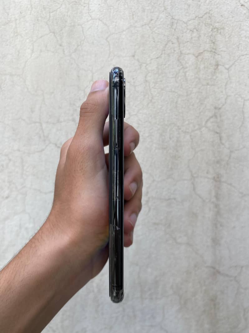 Apple iPhone X 3