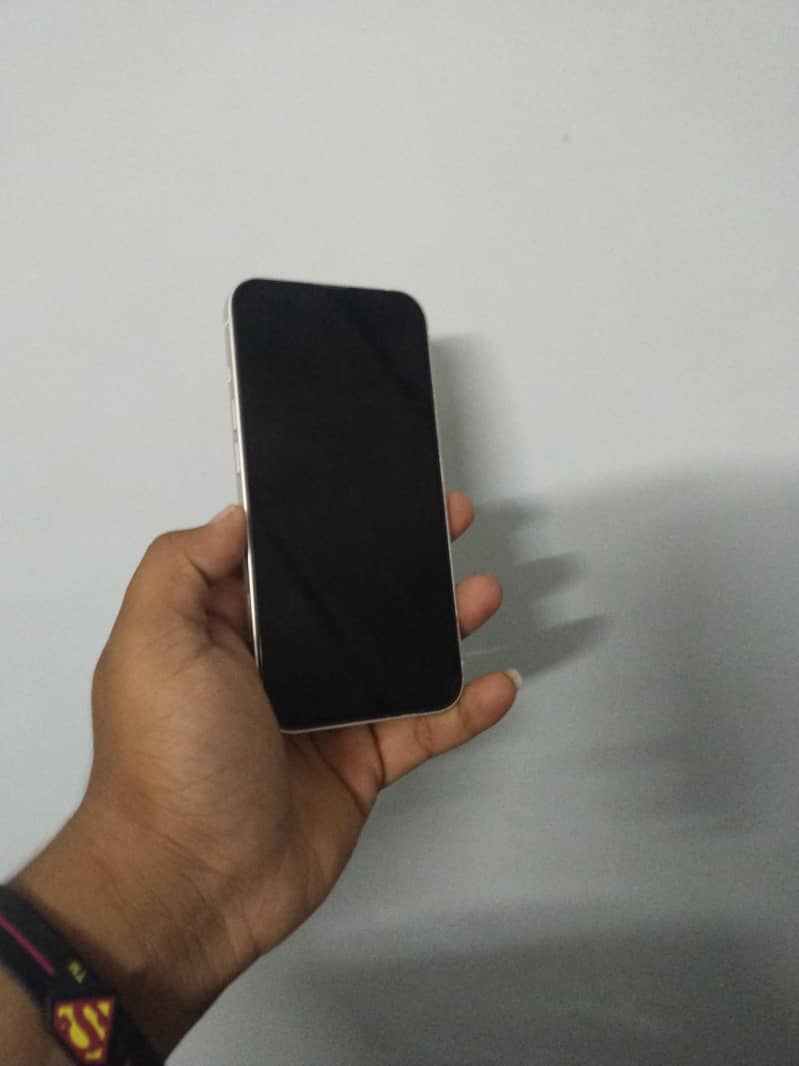 Apple iPhone 13 4