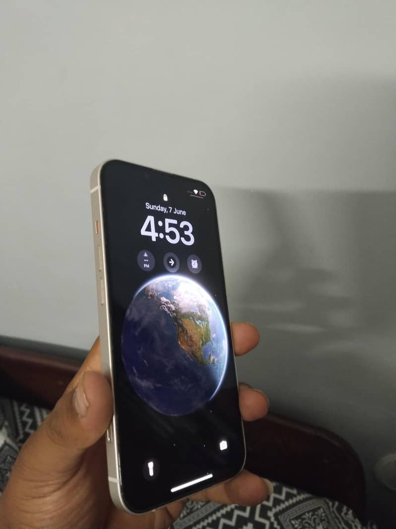 Apple iPhone 13 5