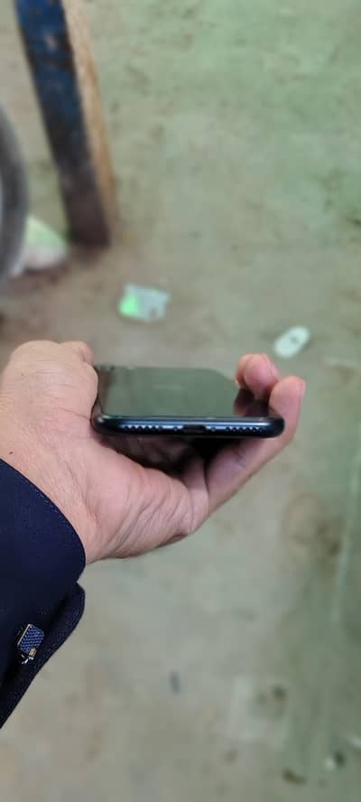Apple iPhone SE 2023