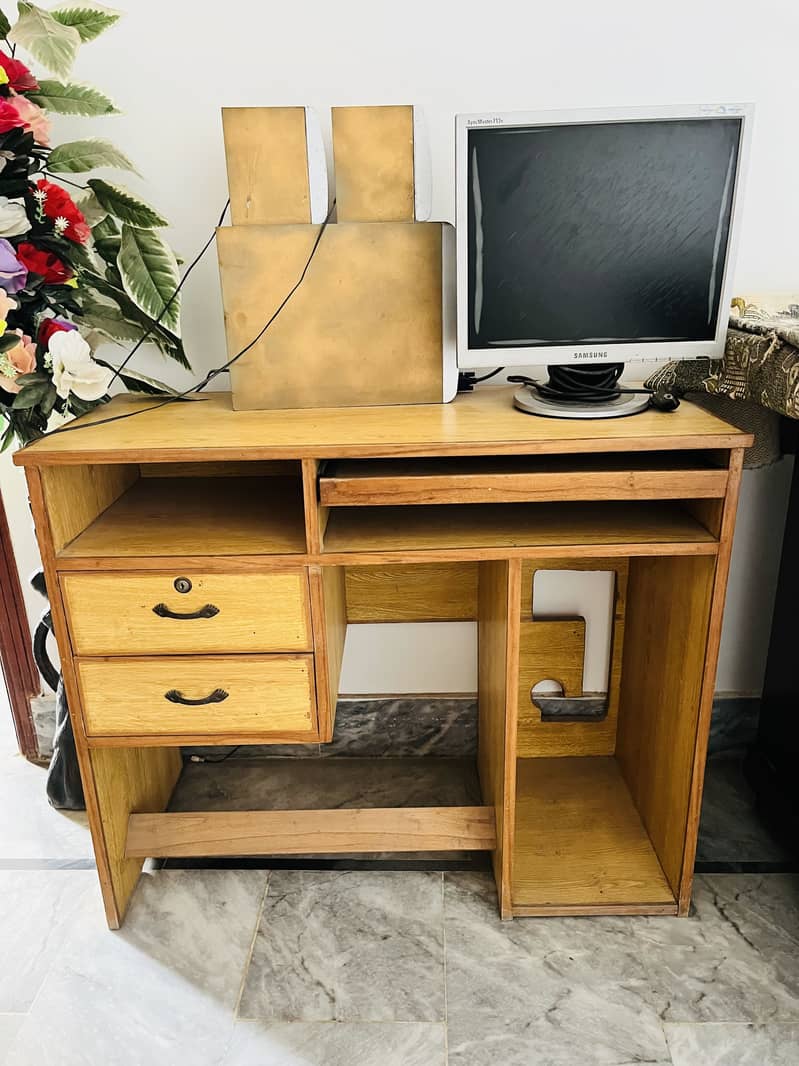 Computer table 1