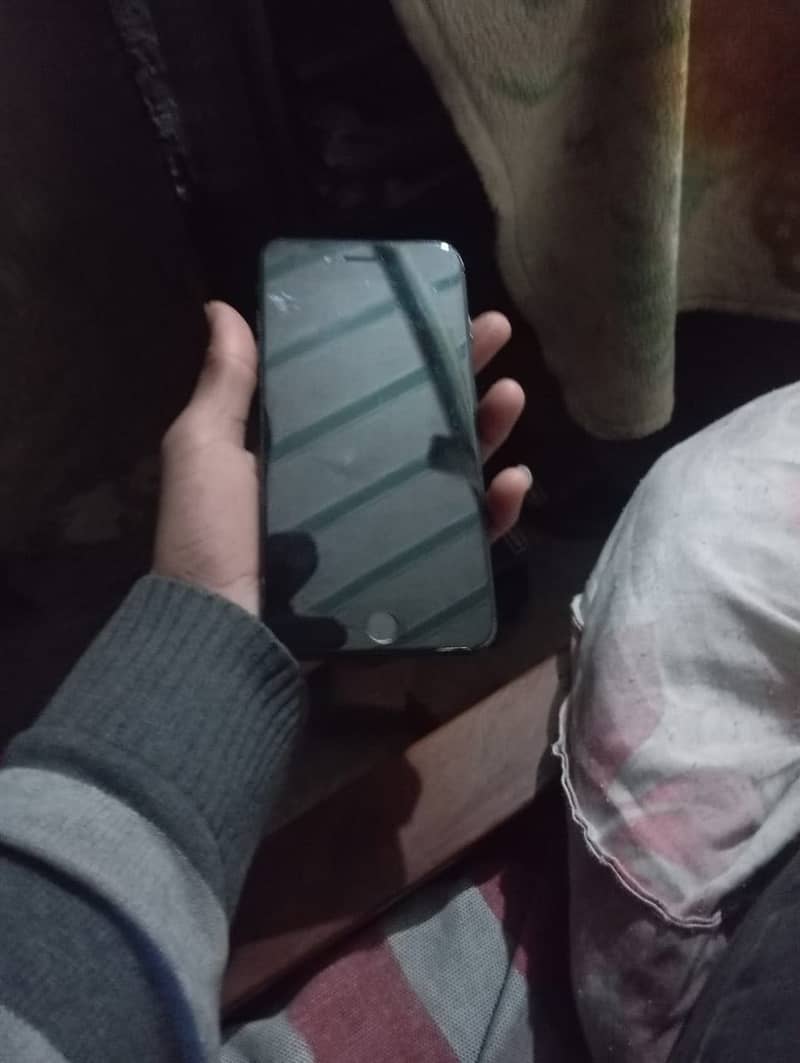 Apple iPhone 7 Plus 2