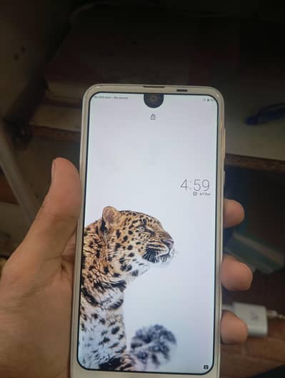 Aqous R2 gaming phone