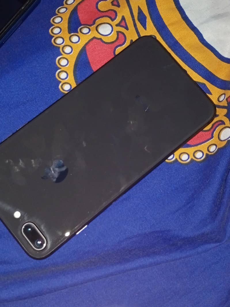 Apple iPhone 8 Plus 3