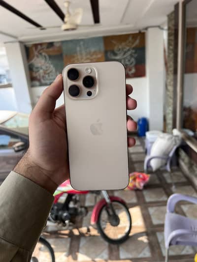 Apple iPhone 16 Pro Max dot in screen