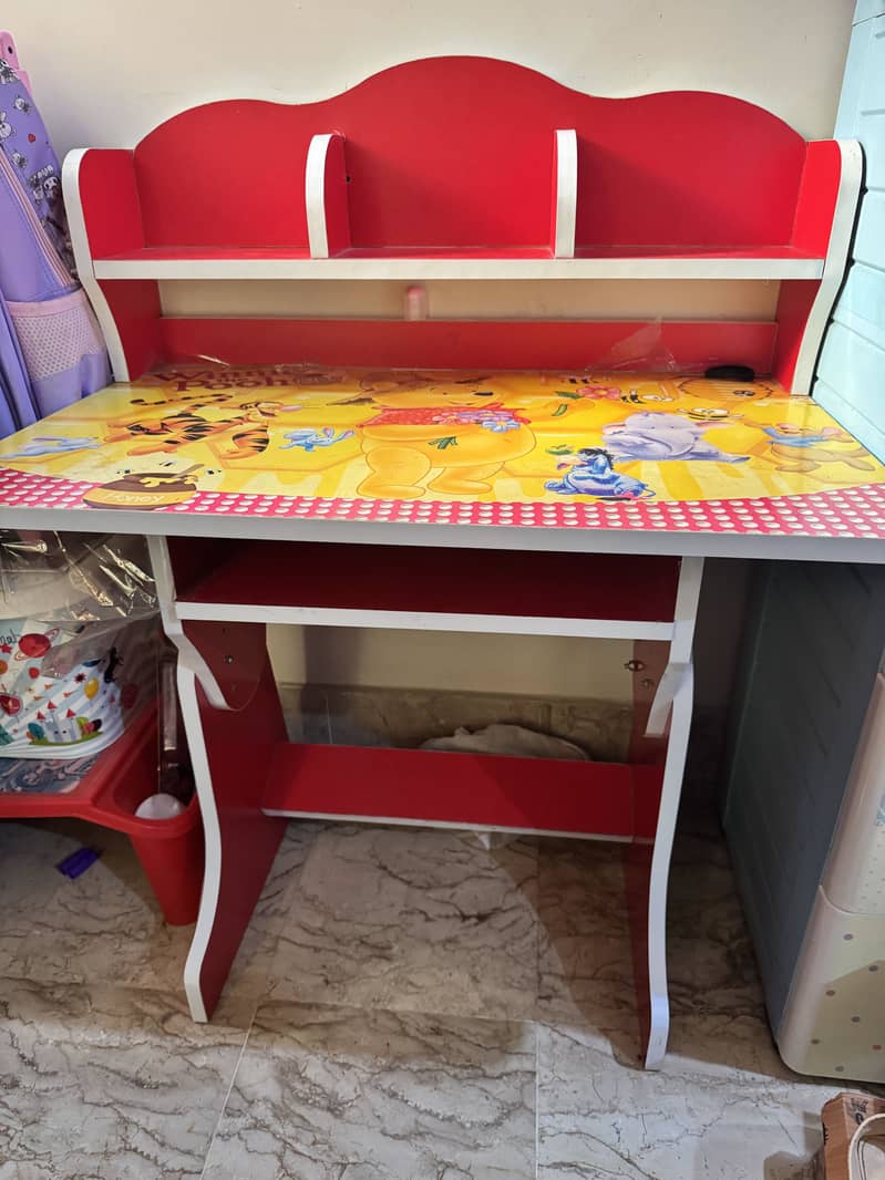 Kids study table 0