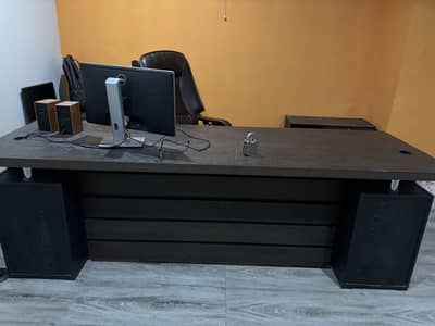 10/10 handmade office table with two side tables in new condition