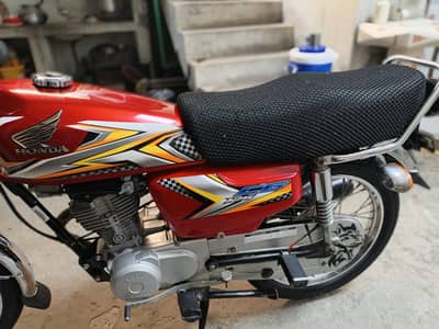 Honda 125 red colour 10-10 condition