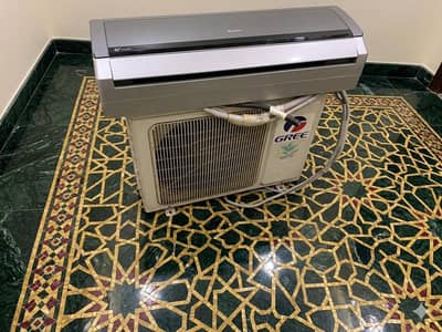 Gree. 1 ton inverter Ac