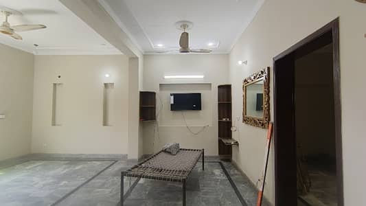 06 MARLA UPPER PORTION WITH GARAGE FOR RENT IN JOHAR TOWN LAHORE