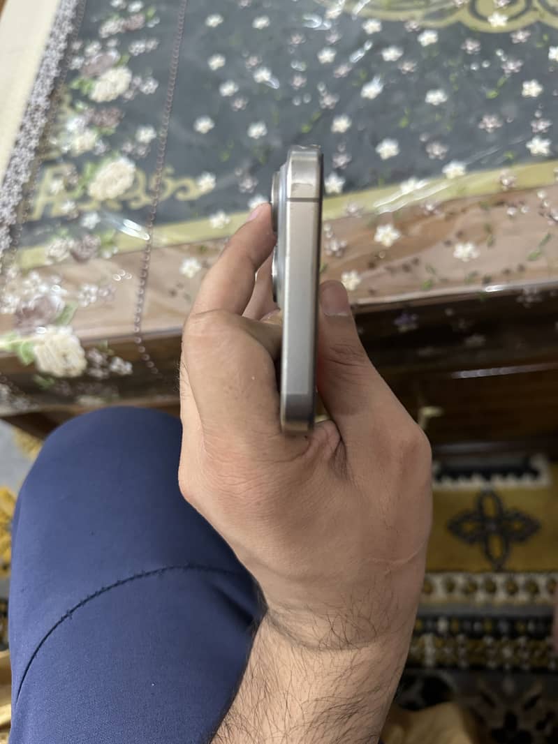 Iphone 15 pro max 3