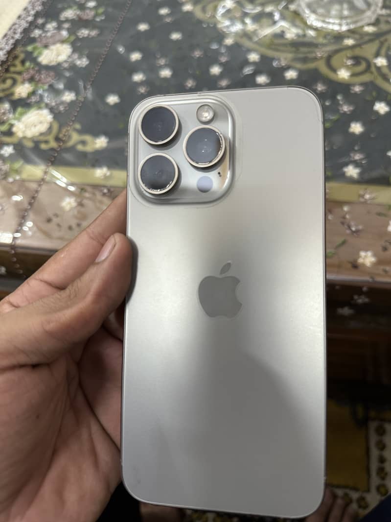 Iphone 15 pro max 4