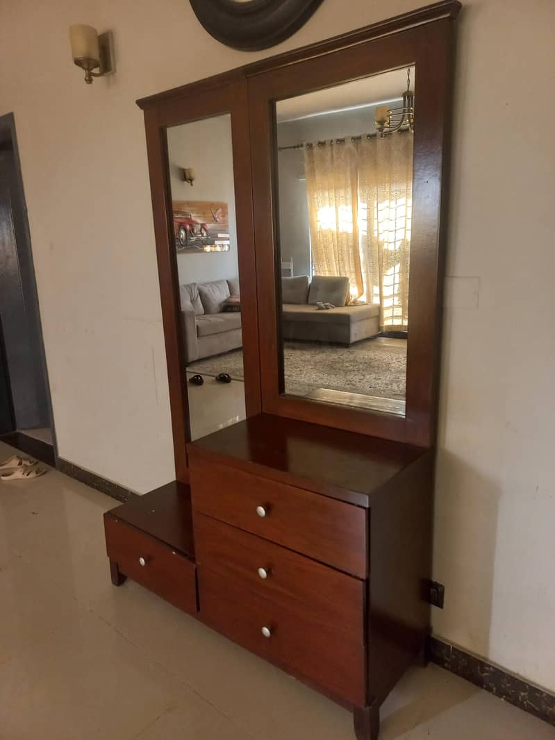 dressing table with mirror 0