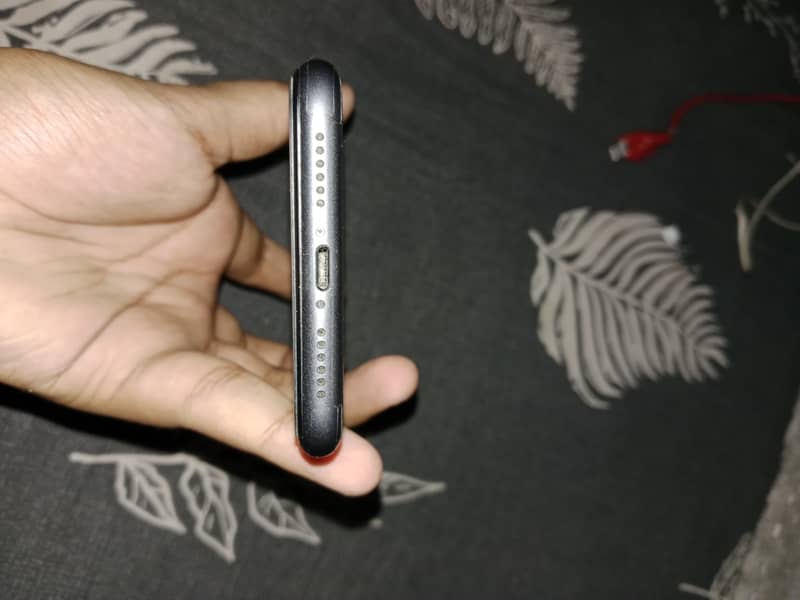 Apple iPhone 11 4