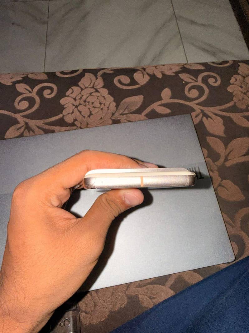 Google Pixel 8 4