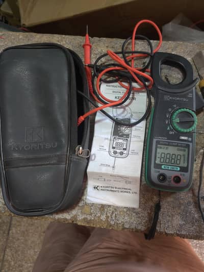 Digital clamp meter