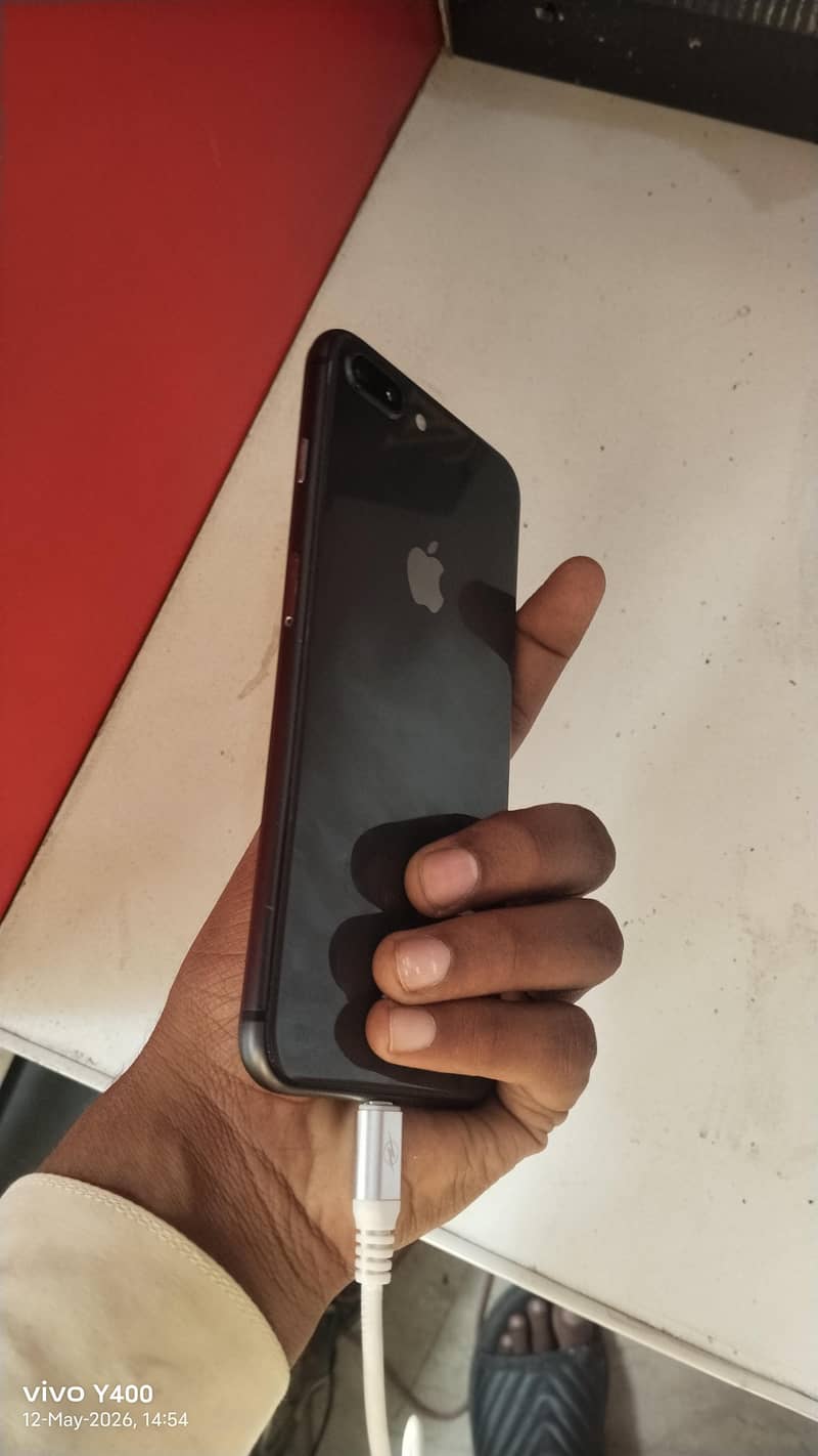Apple iPhone 8 Plus 1
