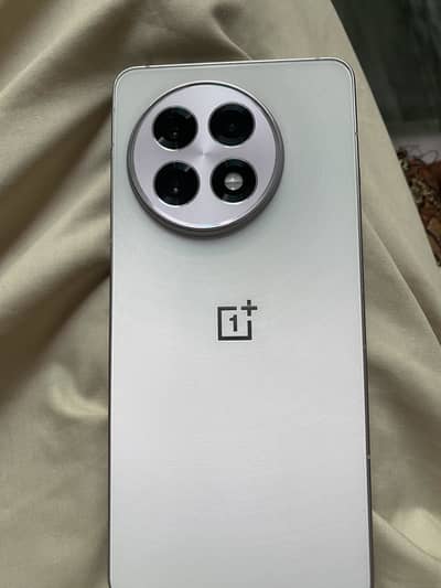 One plus ace 5 / 13r