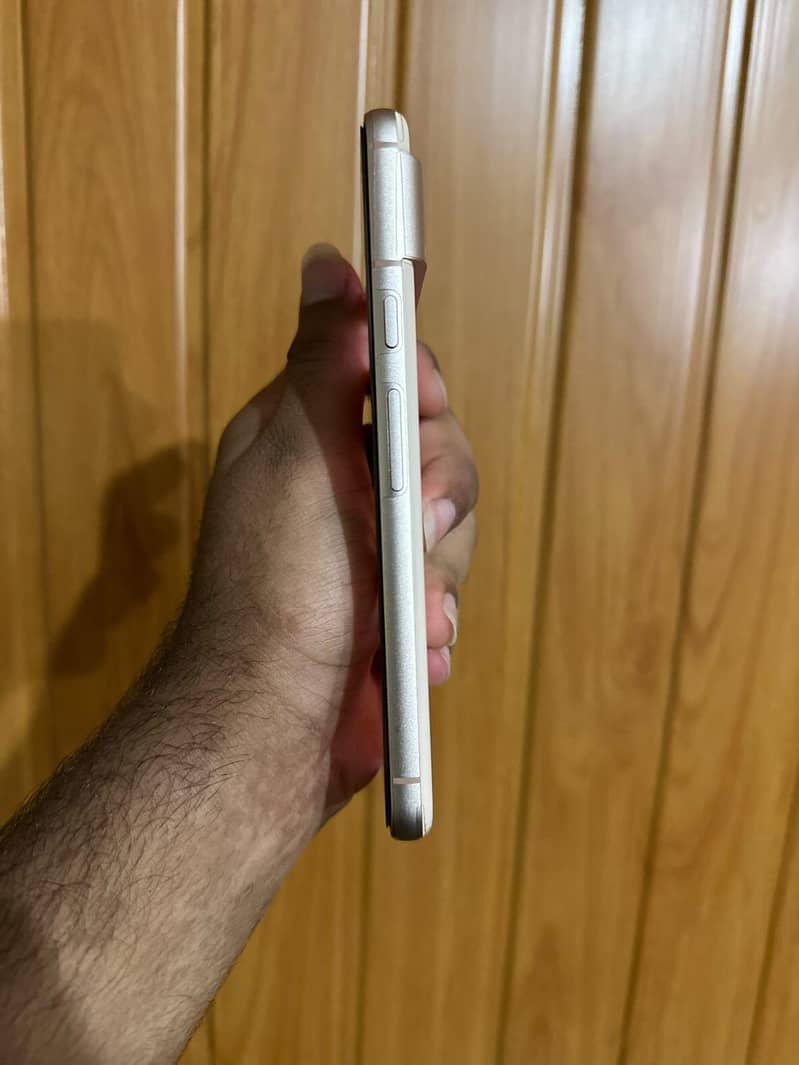 Google Pixel 8 4