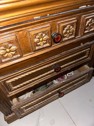 Royal Style Solid Wood Side Table with Beautiful Carving
