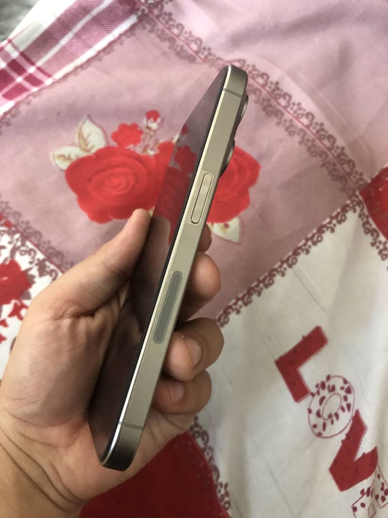 iPhone 15 pro 6