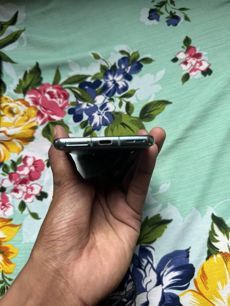One Plus 10 Pro 4