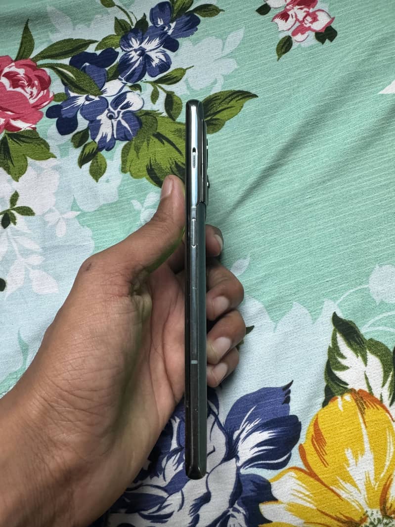 One Plus 10 Pro 6