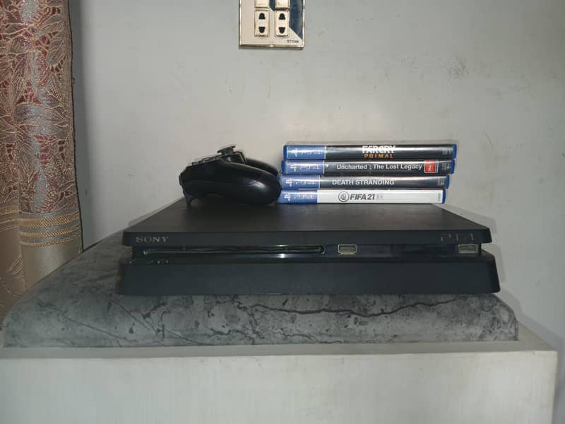 PS4 SLIM 1