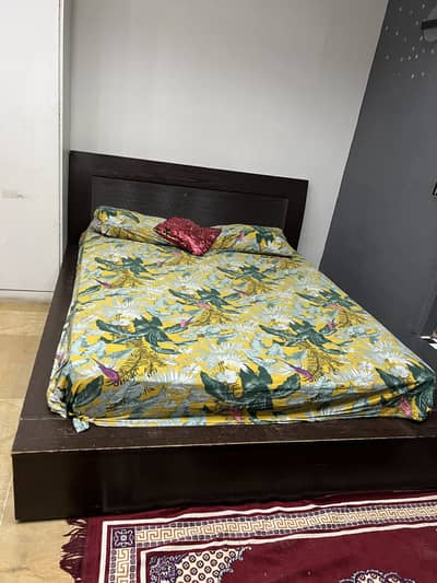 Queen Size Wooden Bed with Spring Mattress for Sale