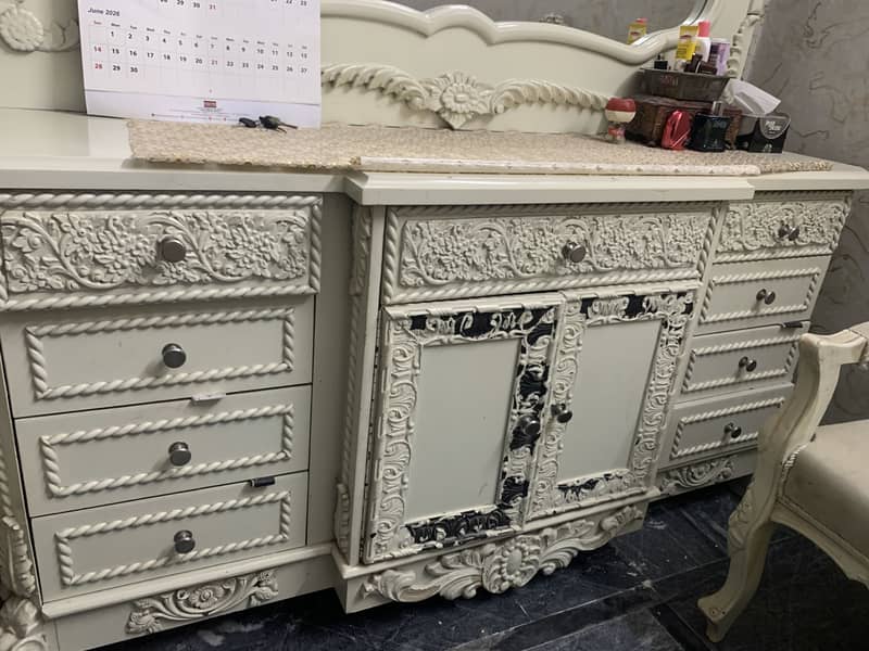 Dressing table and mirror 2