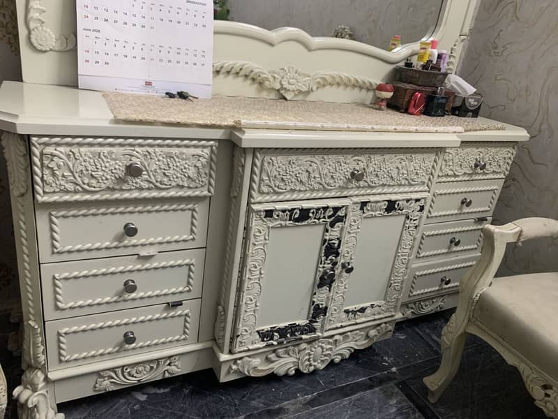 Dressing table and mirror 3