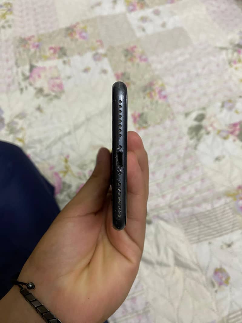 Apple iPhone 8 Plus 1