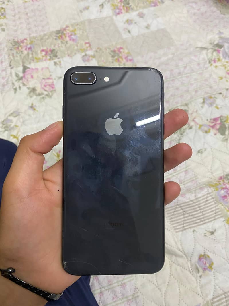 Apple iPhone 8 Plus 3