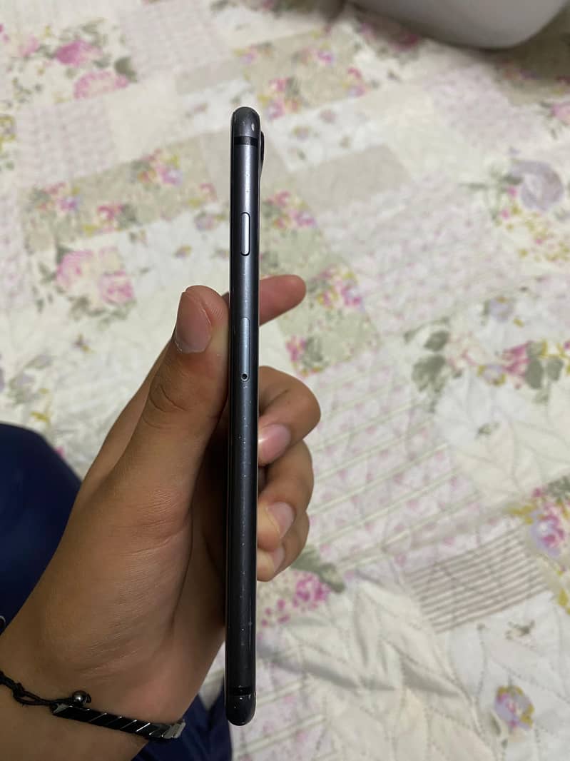 Apple iPhone 8 Plus 4