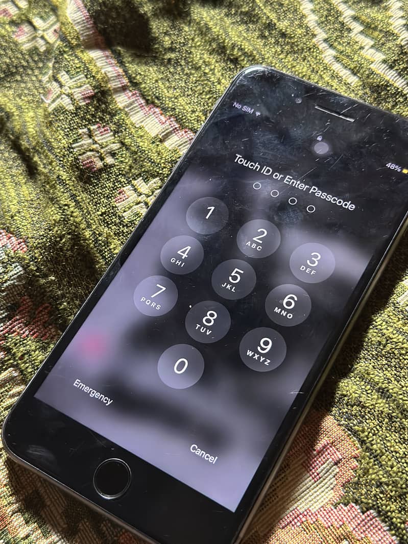 Apple iPhone 8 Plus 0