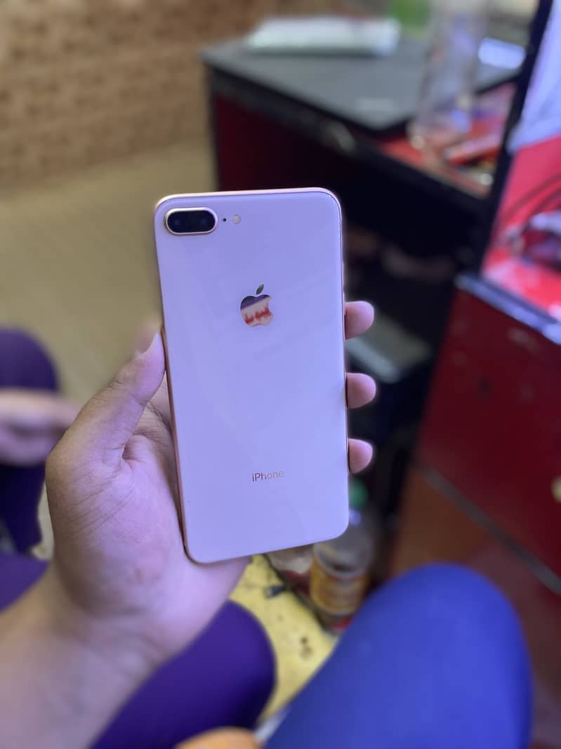 Apple iPhone 8 Plus 0