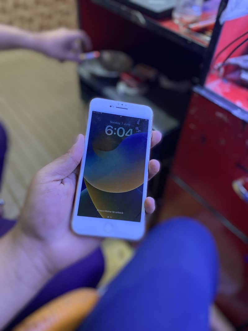 Apple iPhone 8 Plus 5