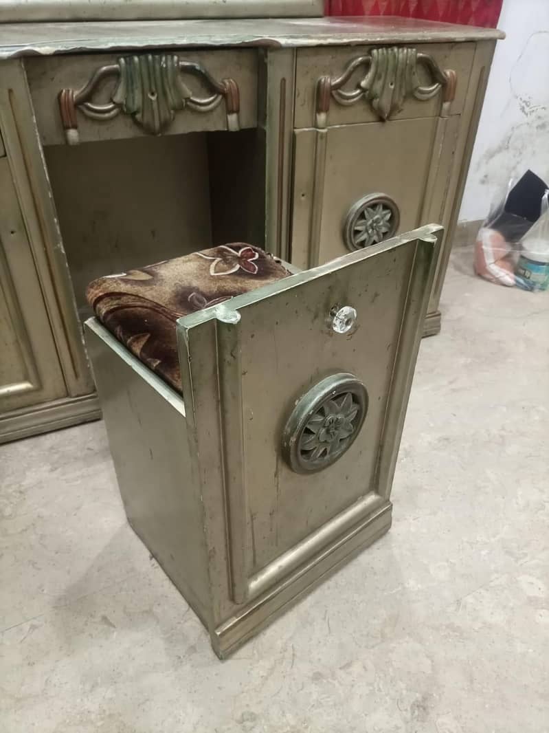 Dressing Table 0