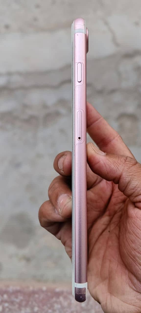 Apple iPhone 7 Plus 0