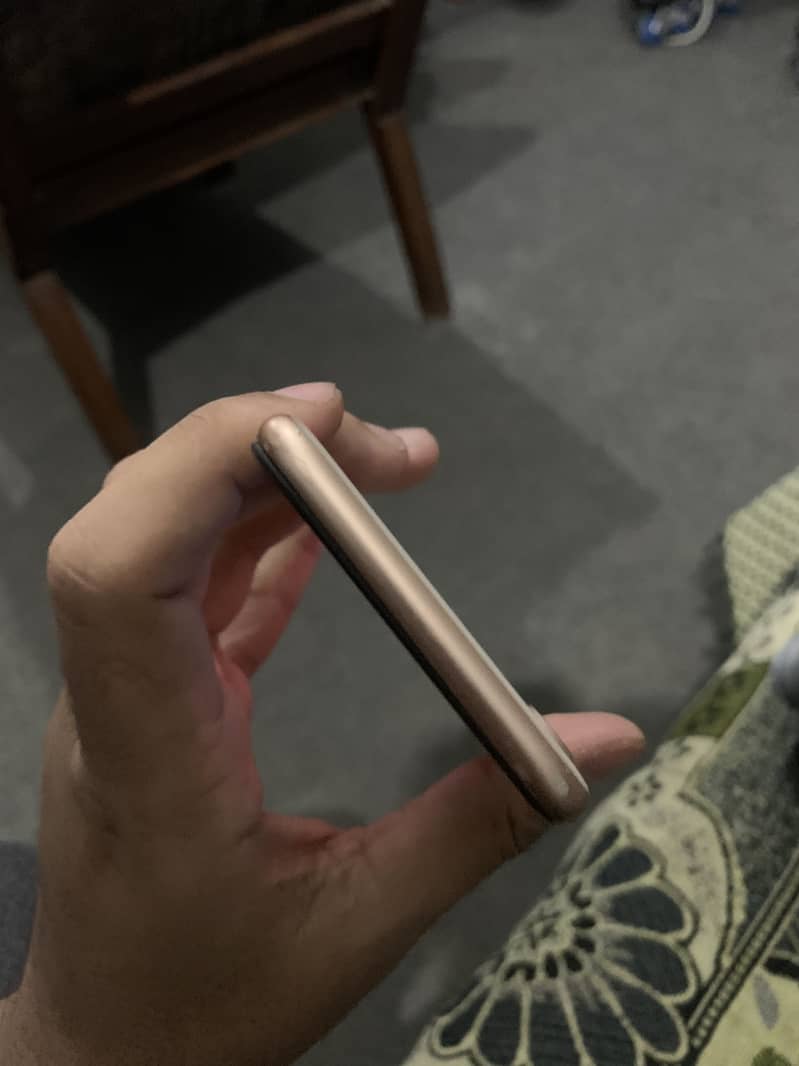 Apple iPhone 8 4