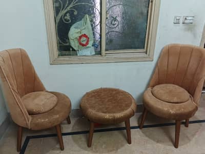2 Chairs and Coffee table with great Quality all ok condition