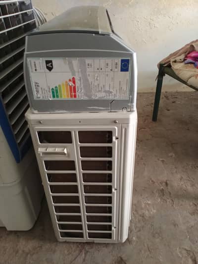 2 ton Gree DC inverter 9 by 10 condition like new