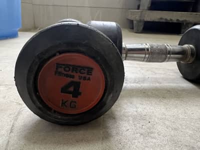 4KG Dumbbells. 2 pcs. Rubber Coated. Proper Grip